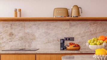 Appartement | Privékeuken | Een koelkast, een oven, een kookplaat, een vaatwasser