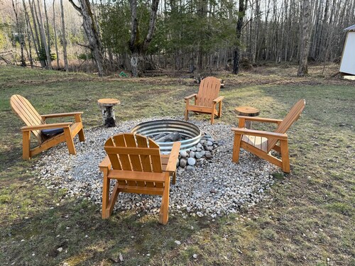 Charming 2-Bedroom Retreat in Curtis, Michigan