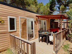 Outdoor dining - Modern Holiday Home in Sant Salvador (El Vendrell)