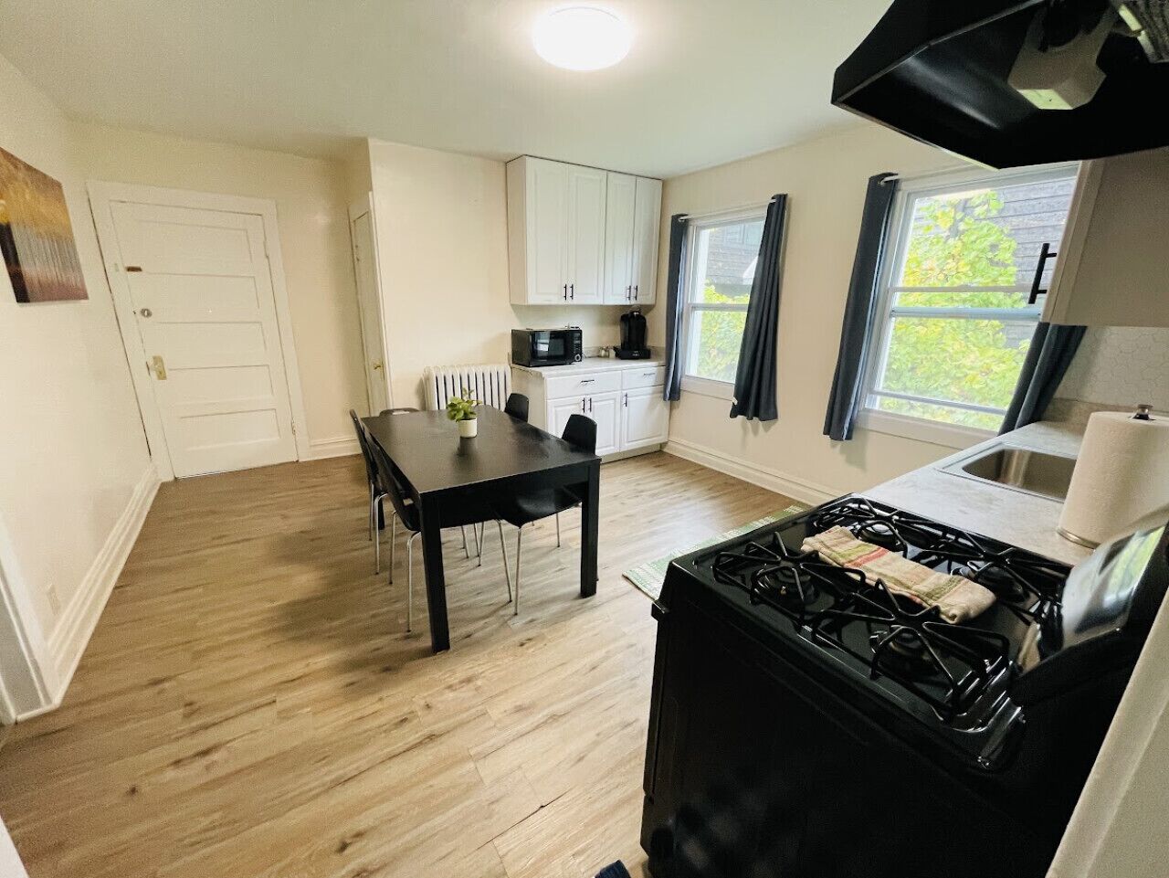 Coffee/tea maker, microwave, dishwasher, toaster