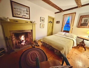 3 bedrooms, iron/ironing board, free WiFi, bed sheets - Historic Maine Farmhouse on 14 Acres – Fireplaces, Forest, Dark Skies (Waldoboro)