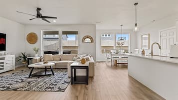 Télévision, jeux vidéo, espaces bureaux