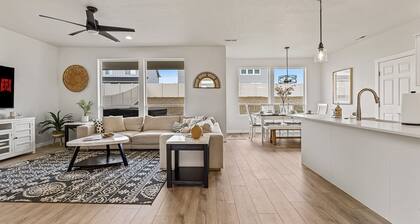 Luxury 5BR Retreat • Hot Tub • Game Room • EV