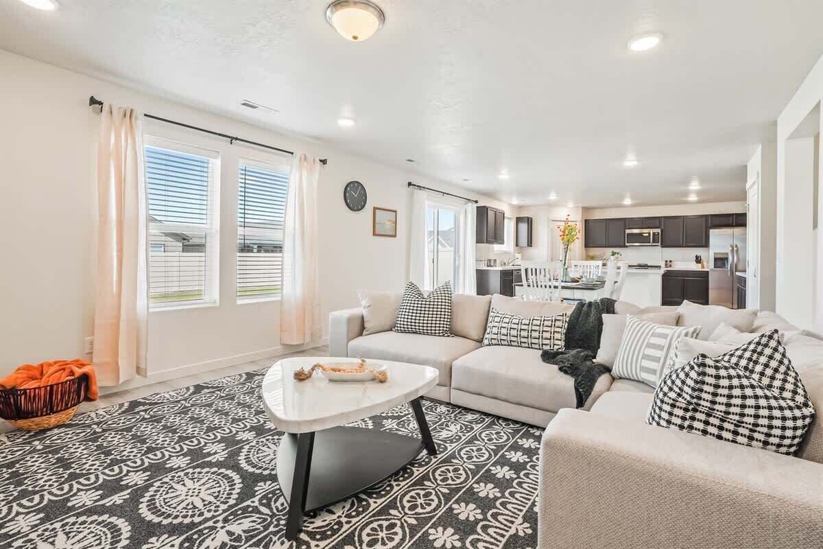 Televisión, videojuegos y oficina 