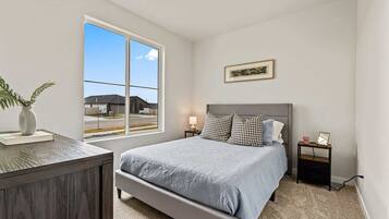 5 多间卧室、办公桌、熨斗/熨衣板、旅行婴儿床