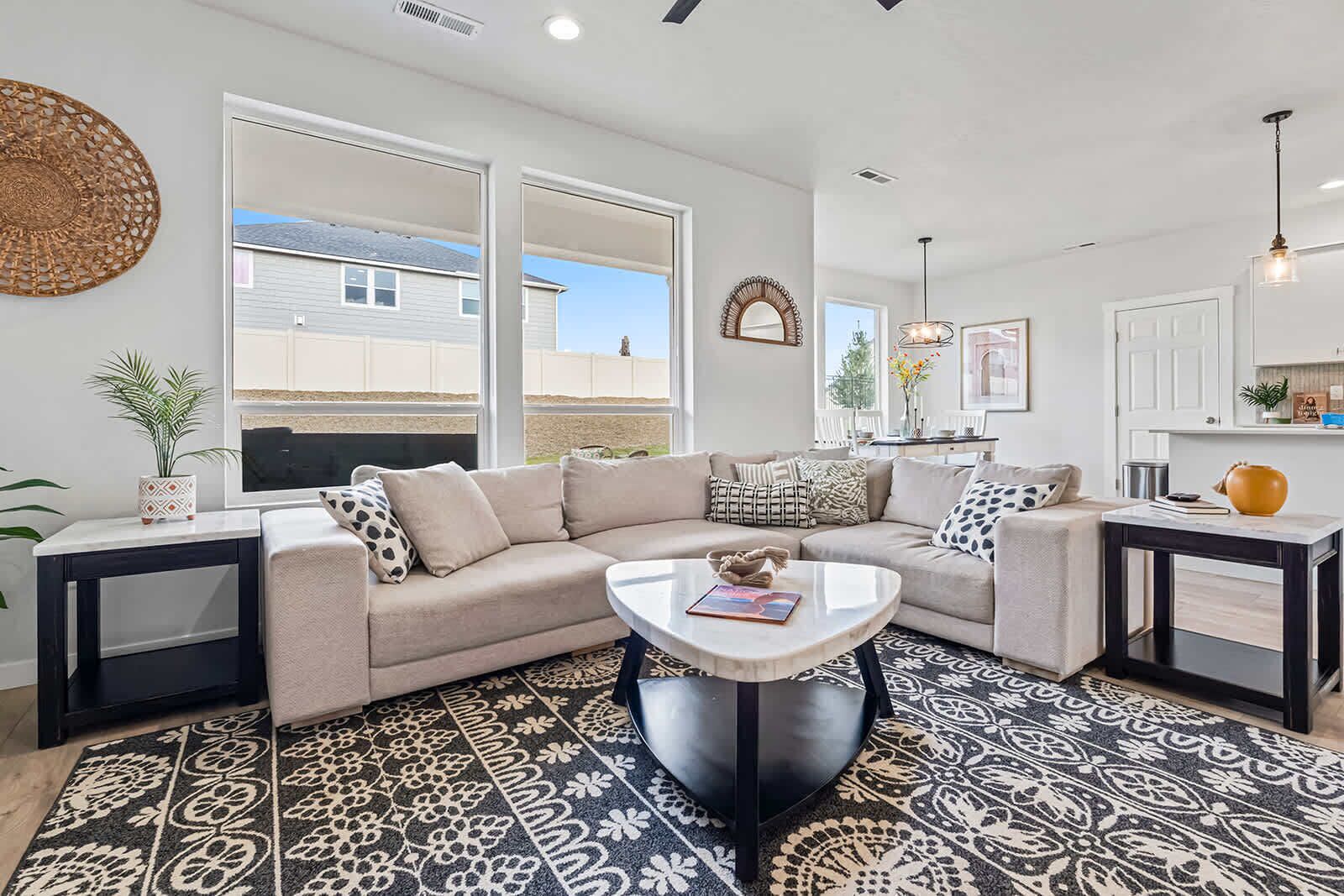 Télévision, jeux vidéo, espaces bureaux