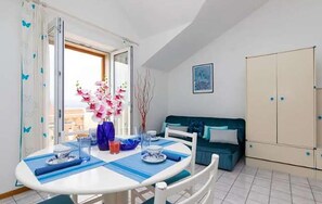 Dining - Pet friendly apartment in Bol with lake view (Bol)