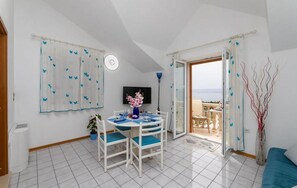 Dining - Pet friendly apartment in Bol with lake view (Bol)