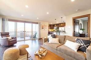 TV, offices - Sun-Filled Ocean Beach Retreat w/ Patio Deck & BBQ (San Diego)