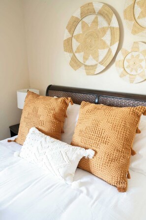 1 bedroom, iron/ironing board, travel cot, WiFi - Sun-Filled Ocean Beach Retreat w/ Patio Deck & BBQ (San Diego)