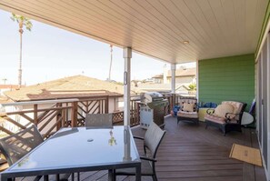 Outdoor dining - Sun-Filled Ocean Beach Retreat w/ Patio Deck & BBQ (San Diego)