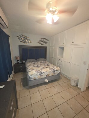 3 bedrooms, desk, free WiFi, bed sheets