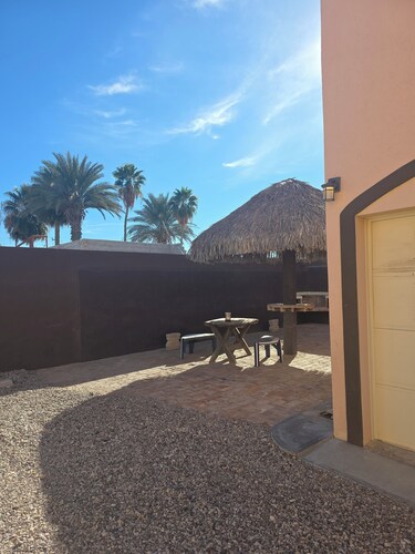3-bedroom townhome in beautiful Puerto Peñasco with AC blocks from beach.