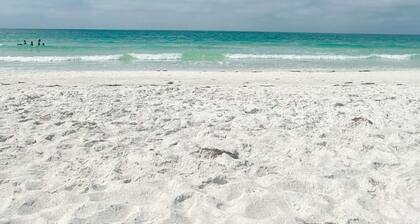 The Cozy Cove I 3 MIN to beach