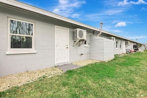 Exterior - The Cozy Cove I 3 MIN to beach (Bradenton)