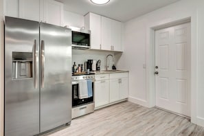 Private kitchen - The Cozy Cove I 3 MIN to beach (Bradenton)