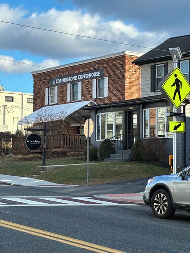 Cozy 2-bedroom 2-bath condo in Camp Hill 30 minutes to Hershey