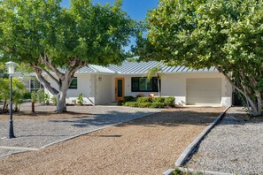 Exterior - The East Beach - 3/3 with pool and dock (Sanibel)