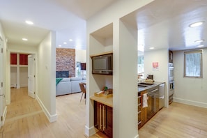 Fridge, microwave, stovetop, dishwasher - 5 Mi to Vail Ski Resort! Cozy Condo w/ Mtn Views (Vail)