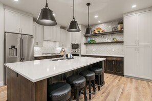 Fridge, microwave, oven, stovetop - You’re Welcome Backyard Oasis at Isle (Washington)