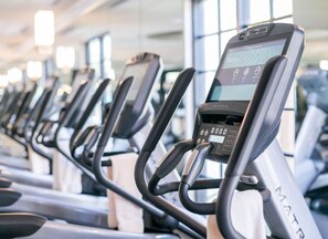 Fitness facility - 1200 sq ft luxur studio 1 bedroom condo, full kitchen, 1 private balconies, (Carlsbad)