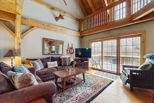 Spacious townhouse w/ gas fireplace, balcony, game room,  w/d,  loft