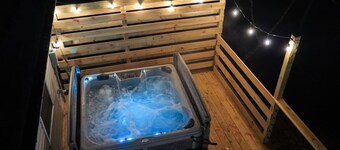 The Mountain Magnolia *Hot tub on private deck*