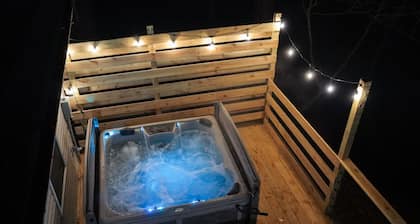 The Mountain Magnolia *Hot tub on private deck*