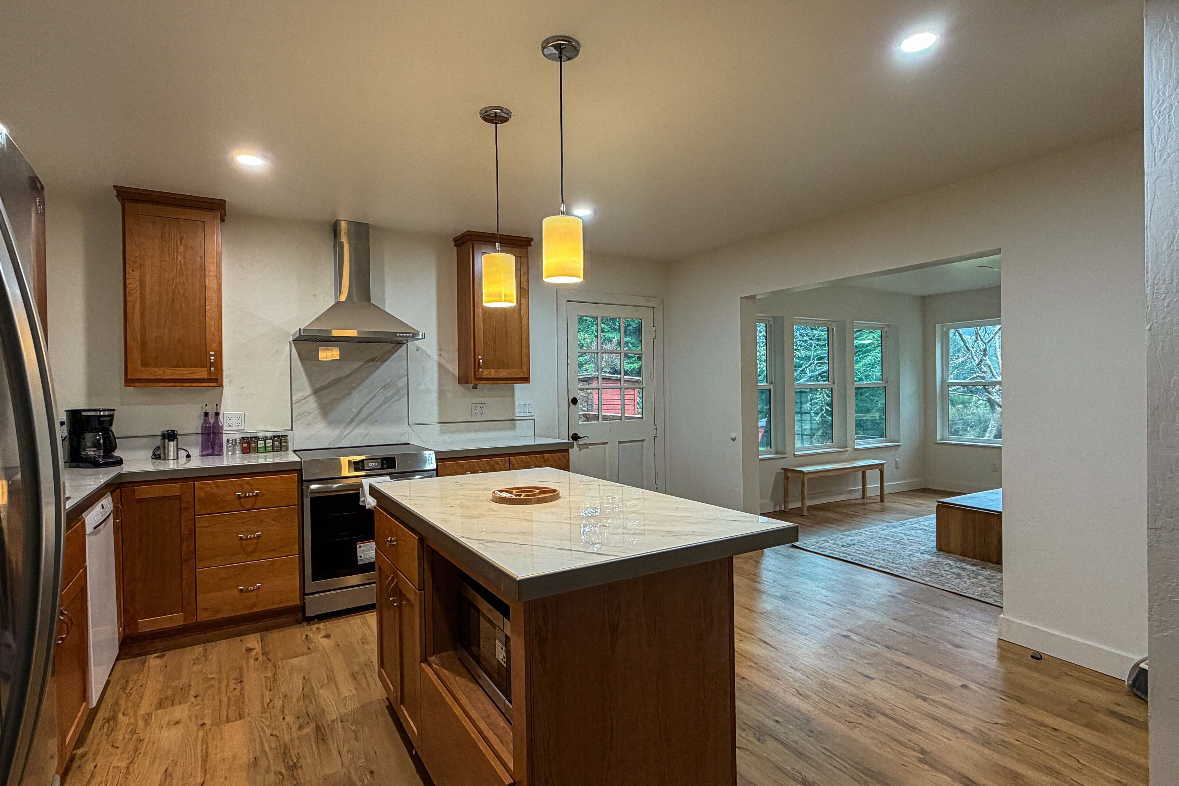 雪櫃、微波爐、焗爐、爐具