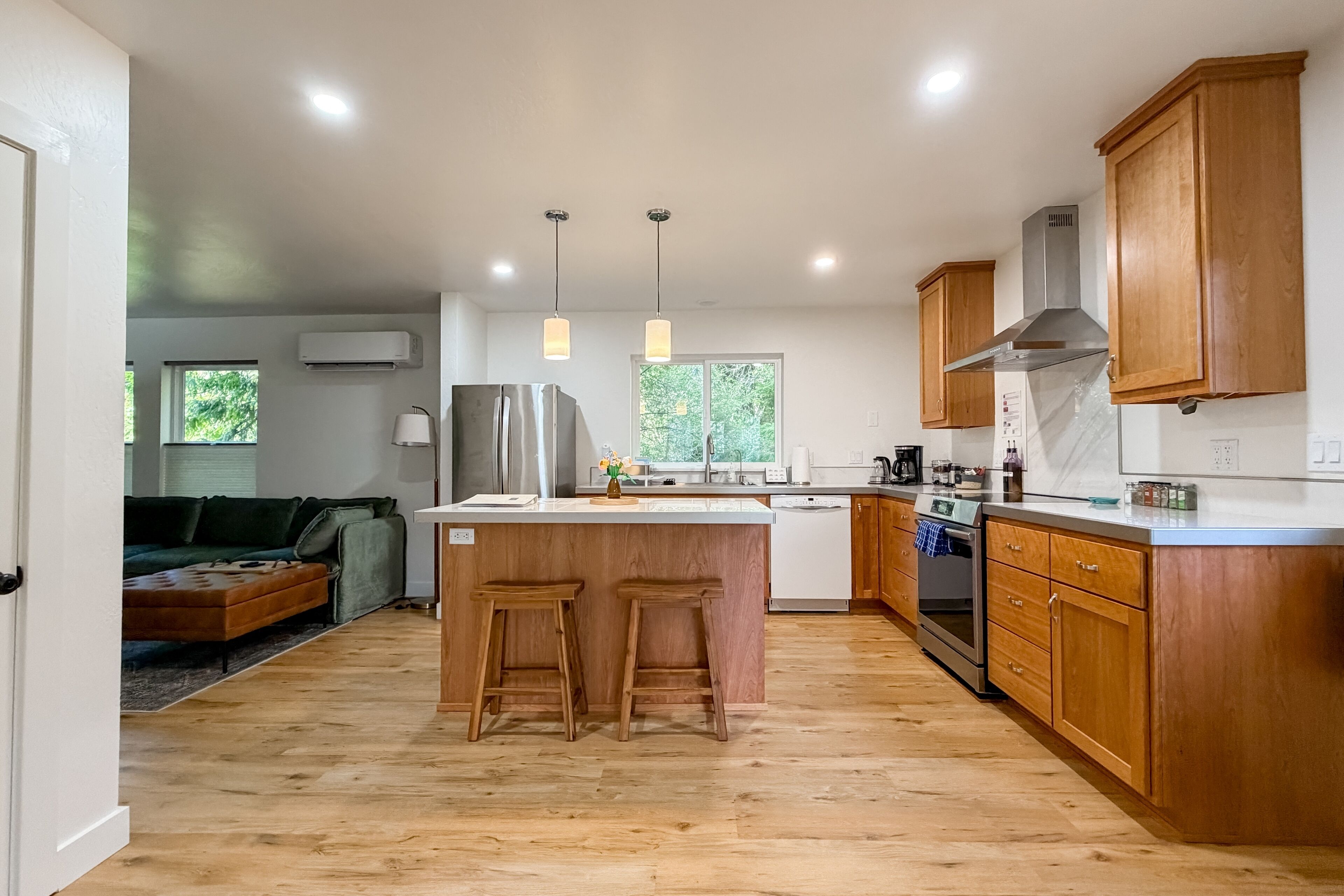 雪櫃、微波爐、焗爐、爐具