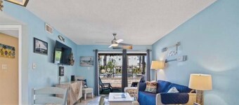 Tranquil 2-bedroom condo with Wolf bay views