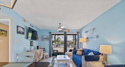 Tranquil 2-bedroom condo with Wolf bay views