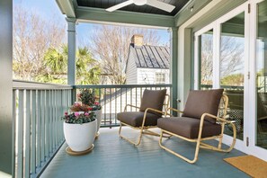 Terrace/patio - Brand New, Chic 5 Bed Rental with Porch, Walkable (Charleston)