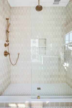 Shower, hair dryer, towels - Brand New, Chic 5 Bed Rental with Porch, Walkable (Charleston)