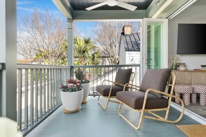 Property grounds - Brand New, Chic 5 Bed Rental with Porch, Walkable (Charleston)