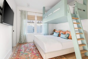 4 Schlafzimmer, Schreibtisch, Bügeleisen/Bügelbrett, Reisekinderbett