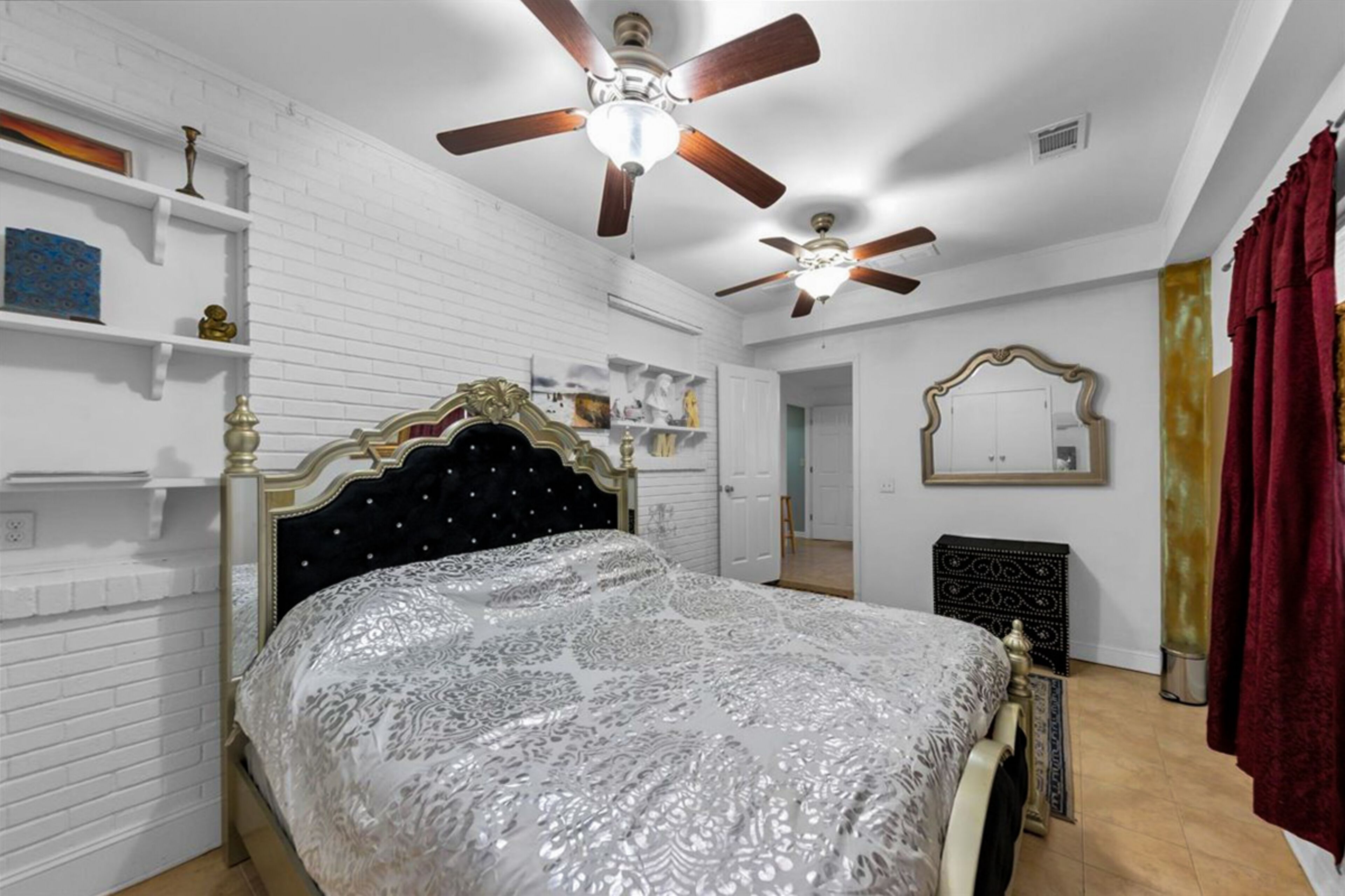 Iron/ironing board, Internet, bed sheets