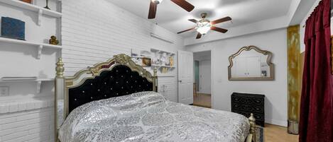 Iron/ironing board, Internet, bed sheets