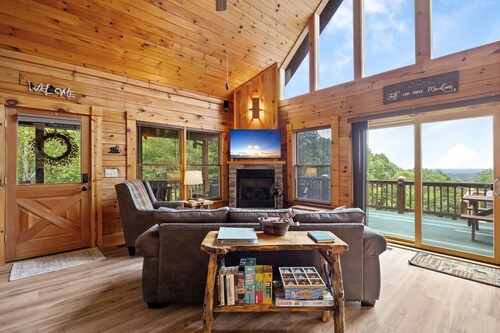 Stunning cabin with views in cozy Bostic