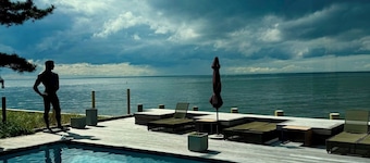 Elegant 6BR/6.5BA Fire Island Pines Retreat, with AC, 5-Min Walk to Harbor