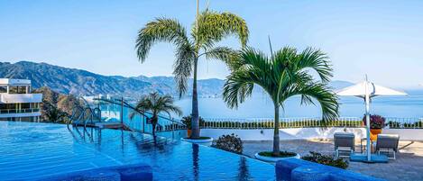 Lämmitetty uima-allas