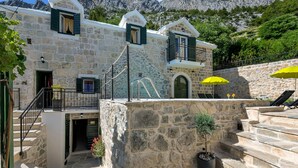 Exterior - Amazing home in Baska Voda (Baska Voda)