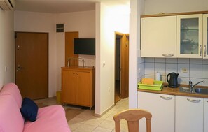 TV - Awesome apartment in Jezera with house sea view (Jezera)
