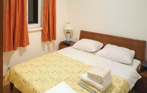 2 bedrooms, free WiFi - Amazing apartment in Jezera with WiFi (Jezera)