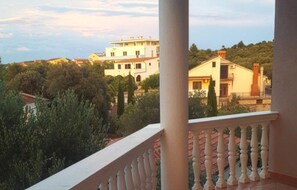 Property grounds - Stunning apartment in Jezera with house sea view (Jezera)