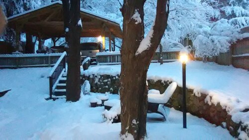 Cozy 3-bedroom, 2 bath Cottage w/ Central Heat, Gas Fireplace, AC and privacy 

