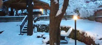 Cozy 3-bedroom, 2 bath Cottage w/ Central Heat, Gas Fireplace, AC and privacy