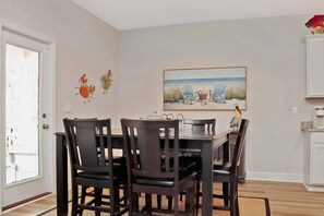 Dining - Turtle Bay • Sleeps 10•Golf Cart •Pool•Beach (Port St. Joe)