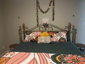 2 bedrooms, desk, bed sheets - Tropical Heaven - Unit 1600 - Island Dunes Condos (Port Aransas)