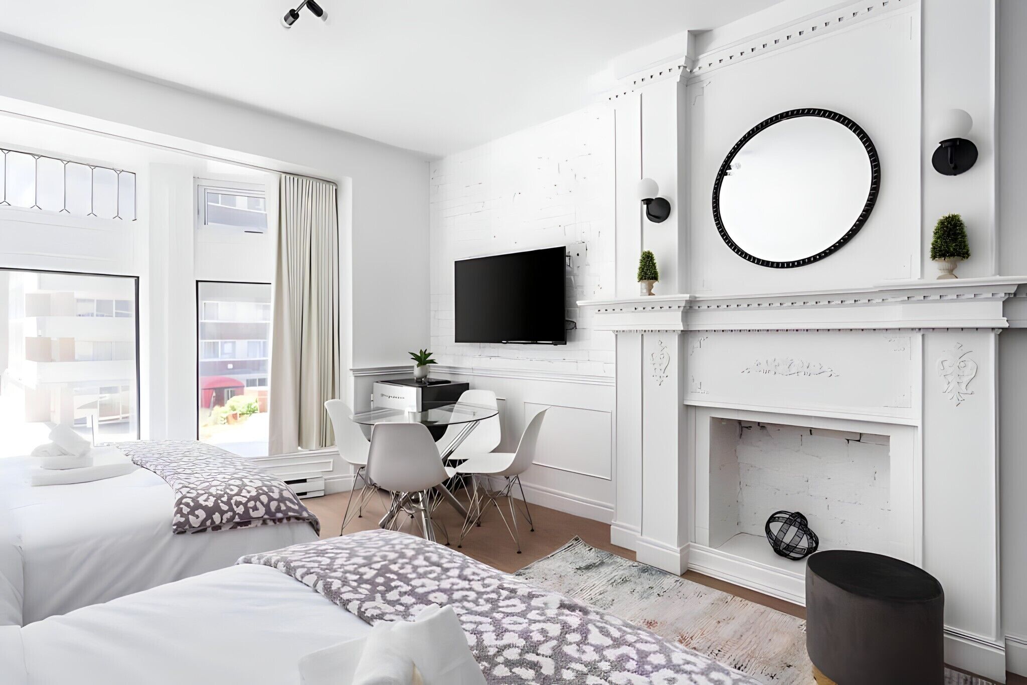 Appartement familial, vue sur la ville | Bureau, accès au Wi-Fi (inclus)